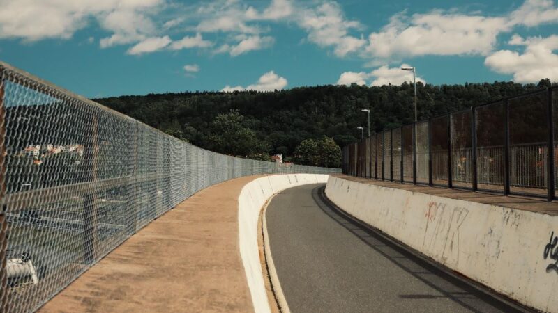 Top 5 Benefits of Chain Link Fences for Retaining Walls
